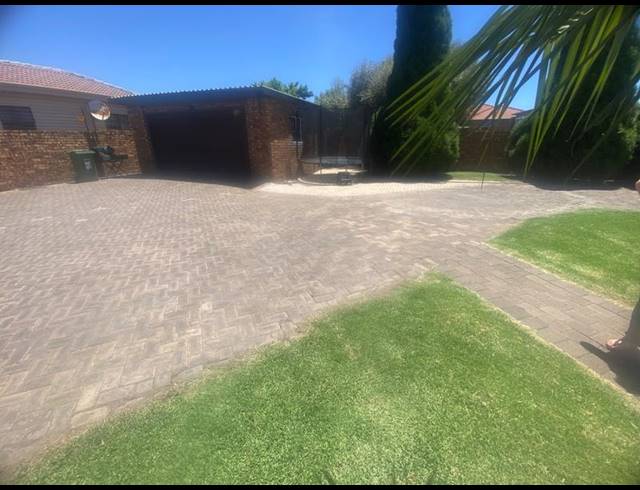 4 BEDROOM HOUSE FOR SALE IN AERORAND